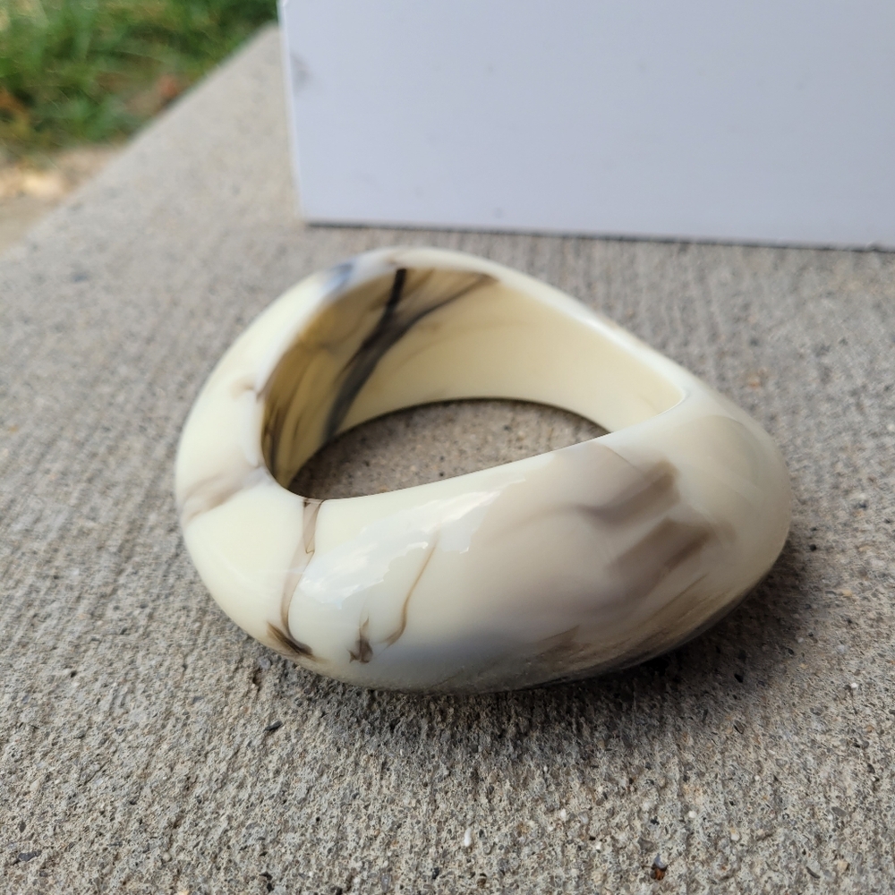 Vintage 90's Resin Cream Swirl Bangle Bracelet